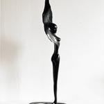 Sculpture d'une femme flèche